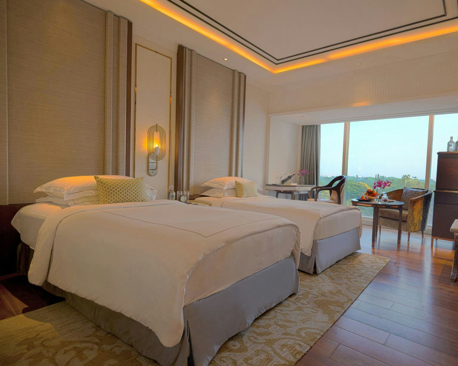 LUXURY ROOM CITY VIEW TWIN BED