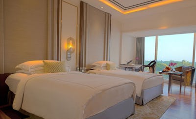 LUXURY Room Lake View Twin Bed