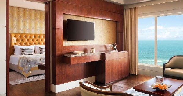 taj-samudra-deluxe-one-bed-room-suite-city-view-01_1015