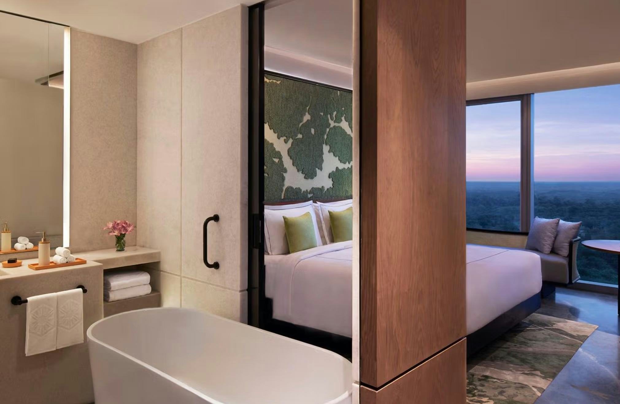 taj-the-trees-mumbai-luxury-room-mangrove-view-king-bed_11877