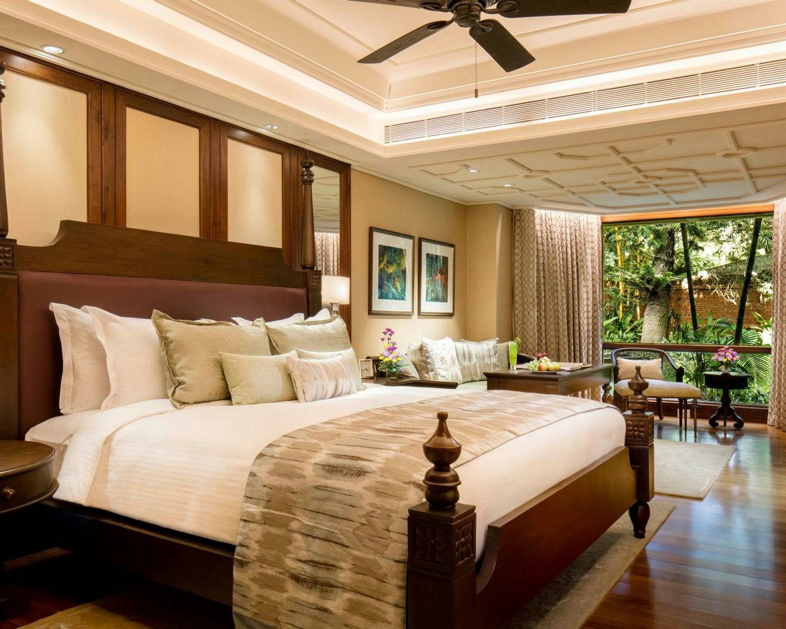 LUXURY GRANDE ROOM GARDEN VIEW KING BED