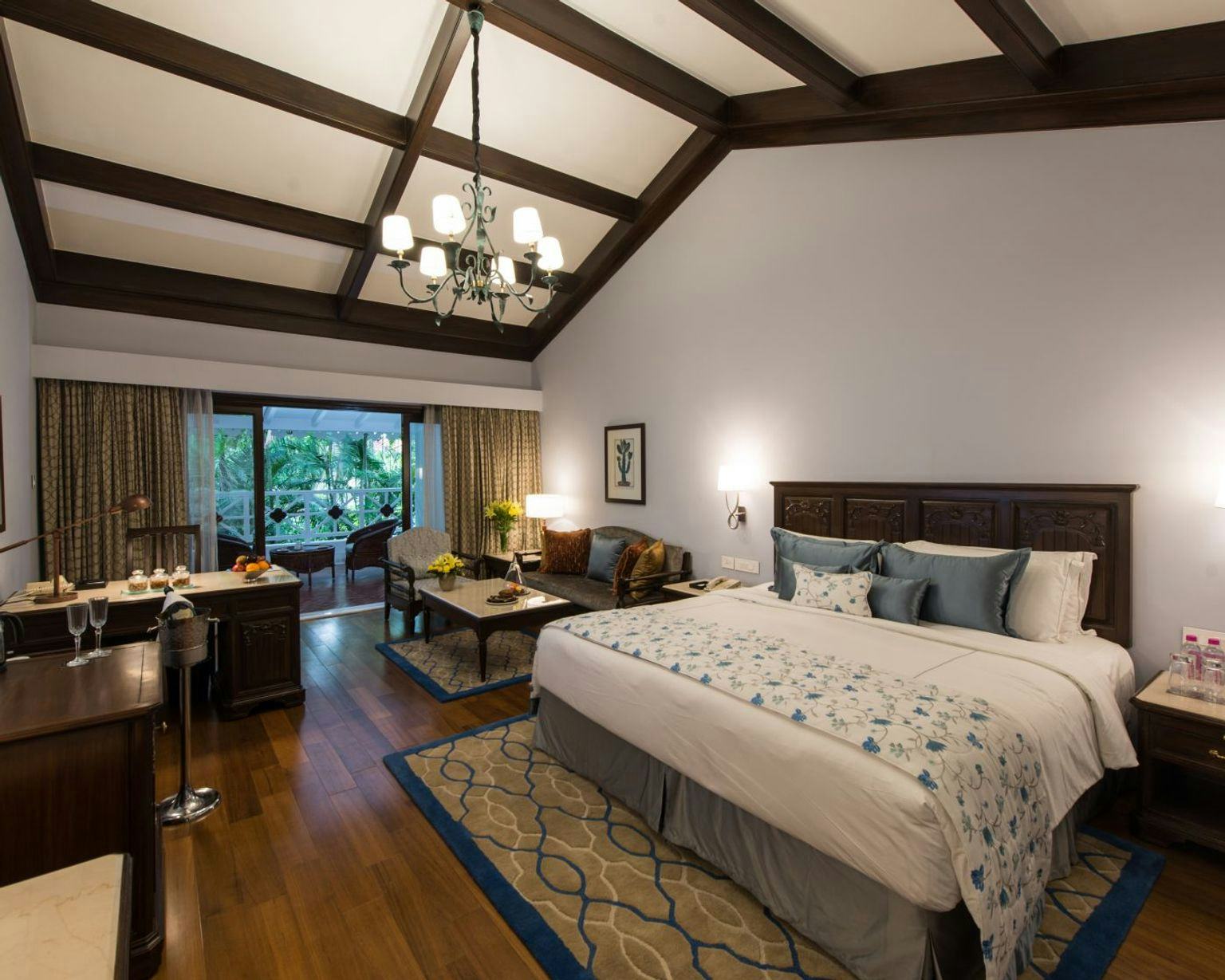 LUXURY SUITE - 1 BEDROOM GARDEN VIEW