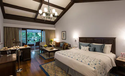 LUXURY SUITE - 1 BEDROOM GARDEN VIEW