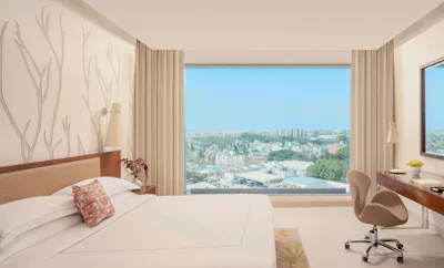 PREMIUM ROOM CITY VIEW