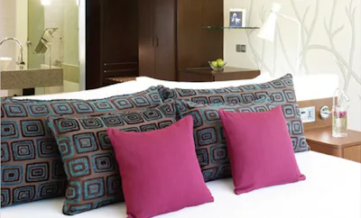 SUPERIOR ROOM CITY VIEW QUEEN BED