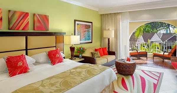 Pool/Garden-View Junior Suite