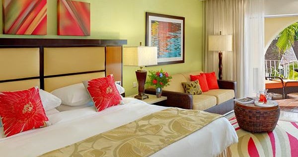 tamarind-by-elegant-hotels-pool-garden-view_2516