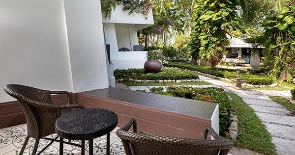 thavor-palm-beach-resort-deluxe-terrace-garden-access-01_6383