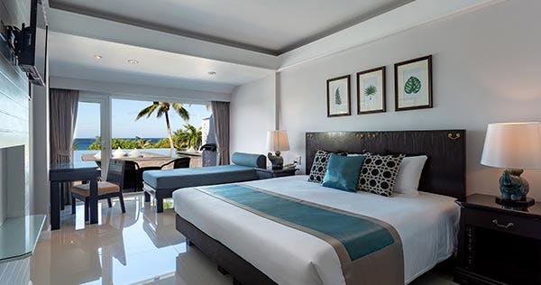 thavor-palm-beach-resort-seaview-sunkun-lounge-deluxe-terrace-01_6383