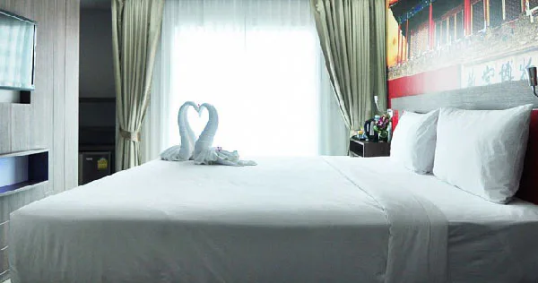 DELUXE ROOM
