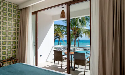 BEACHFRONT SUITE