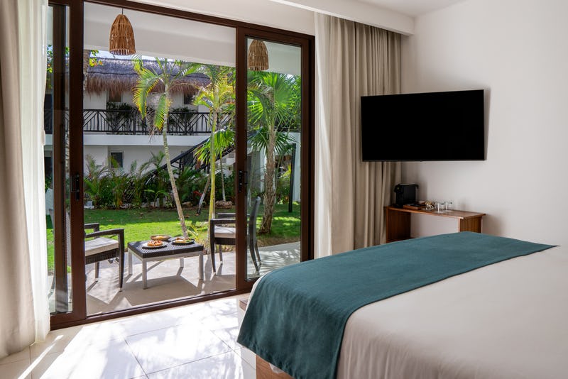 the-beachfront-by-five-hotel-riviera-maya-mexico-garden-view-room-01_12211