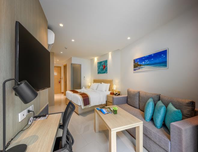 Deluxe Room with Partial Seaview