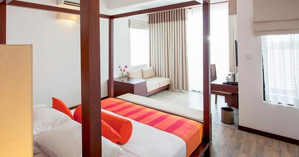 the-calm-resort-and-spa-premium-room-01_10657
