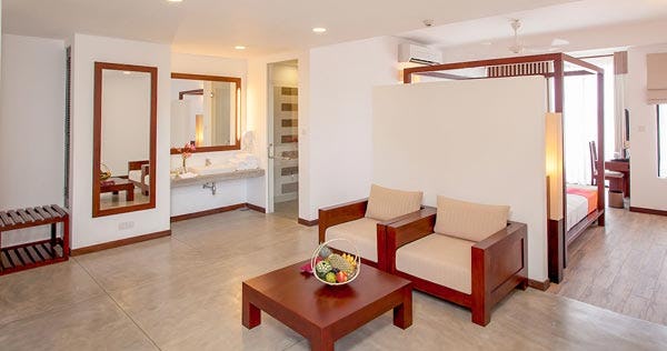 the-calm-resort-and-spa-premium-room-02_10657