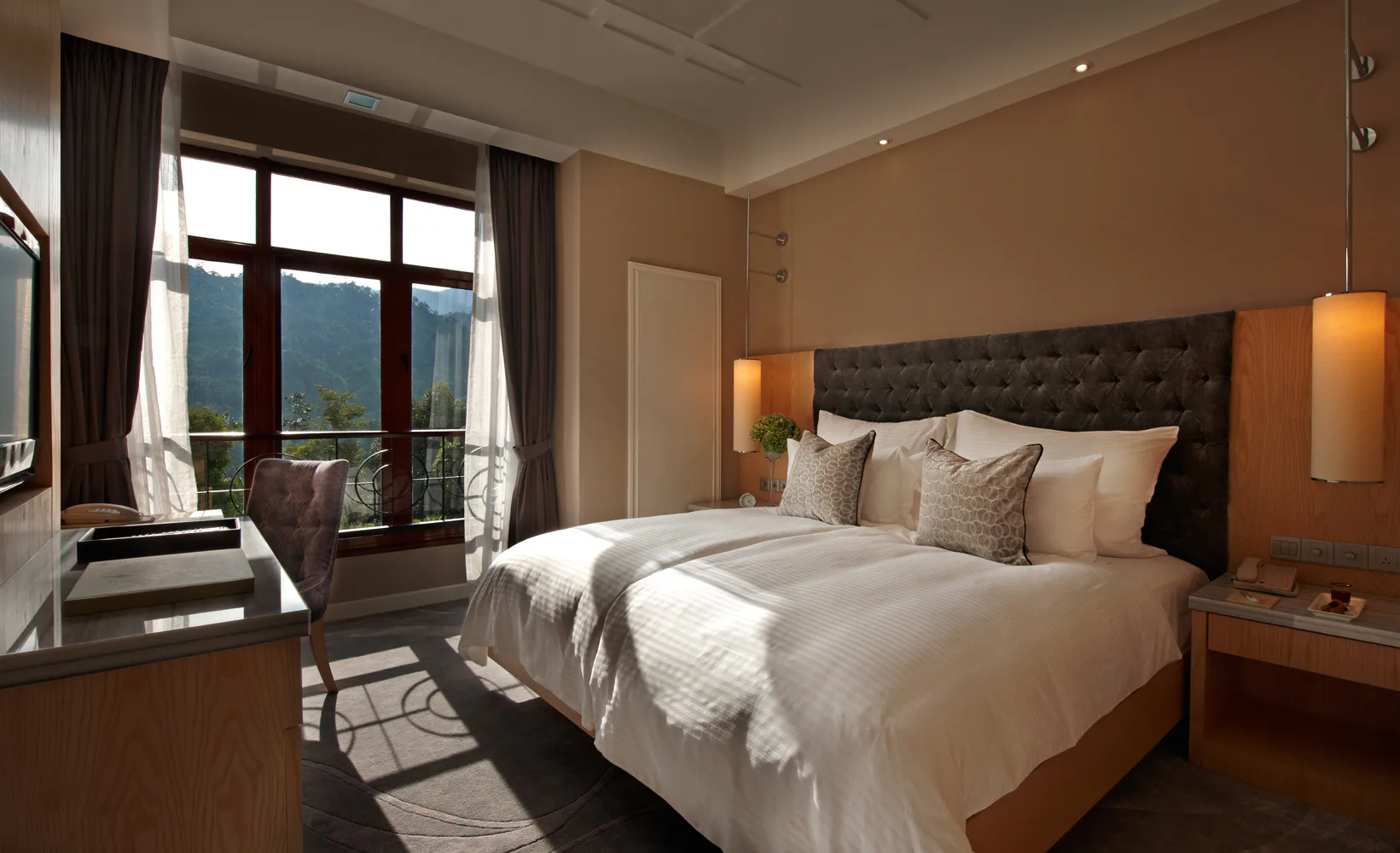 the-chateau-spa-and-wellness-resort-malaysia-deluxe-room-01_13723