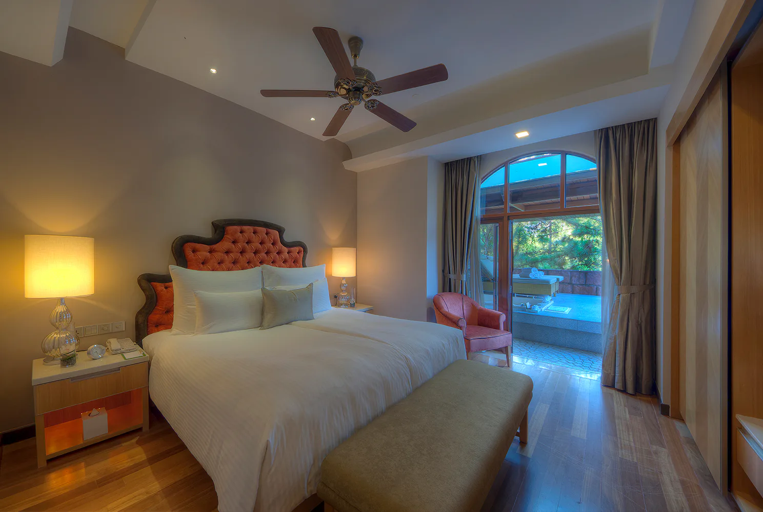 the-chateau-spa-and-wellness-resort-malaysia-jacuzzi-suite-01_13723