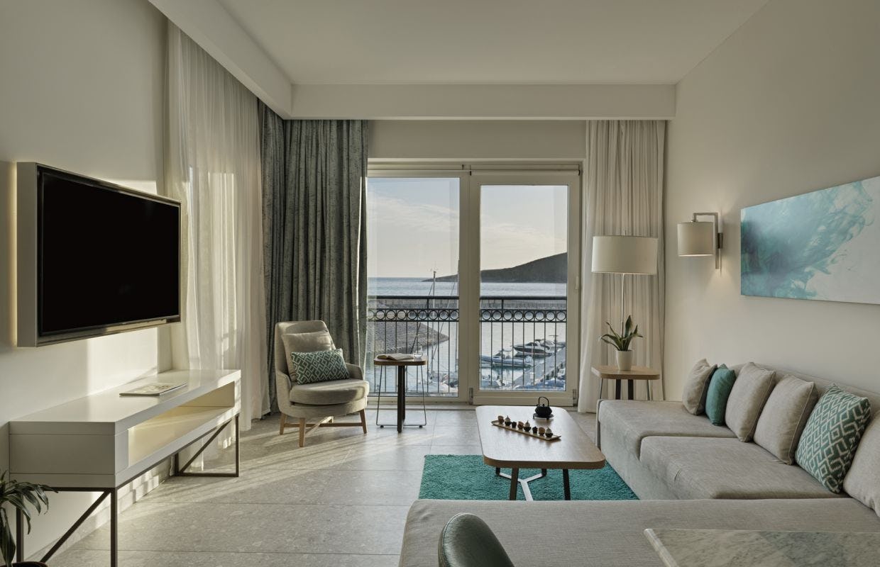 Grand Deluxe Corner Suite Sea View