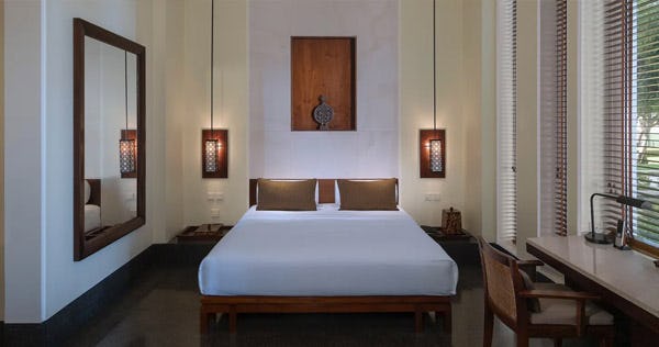 the-chedi-muscat-deluxe-room-01_2216