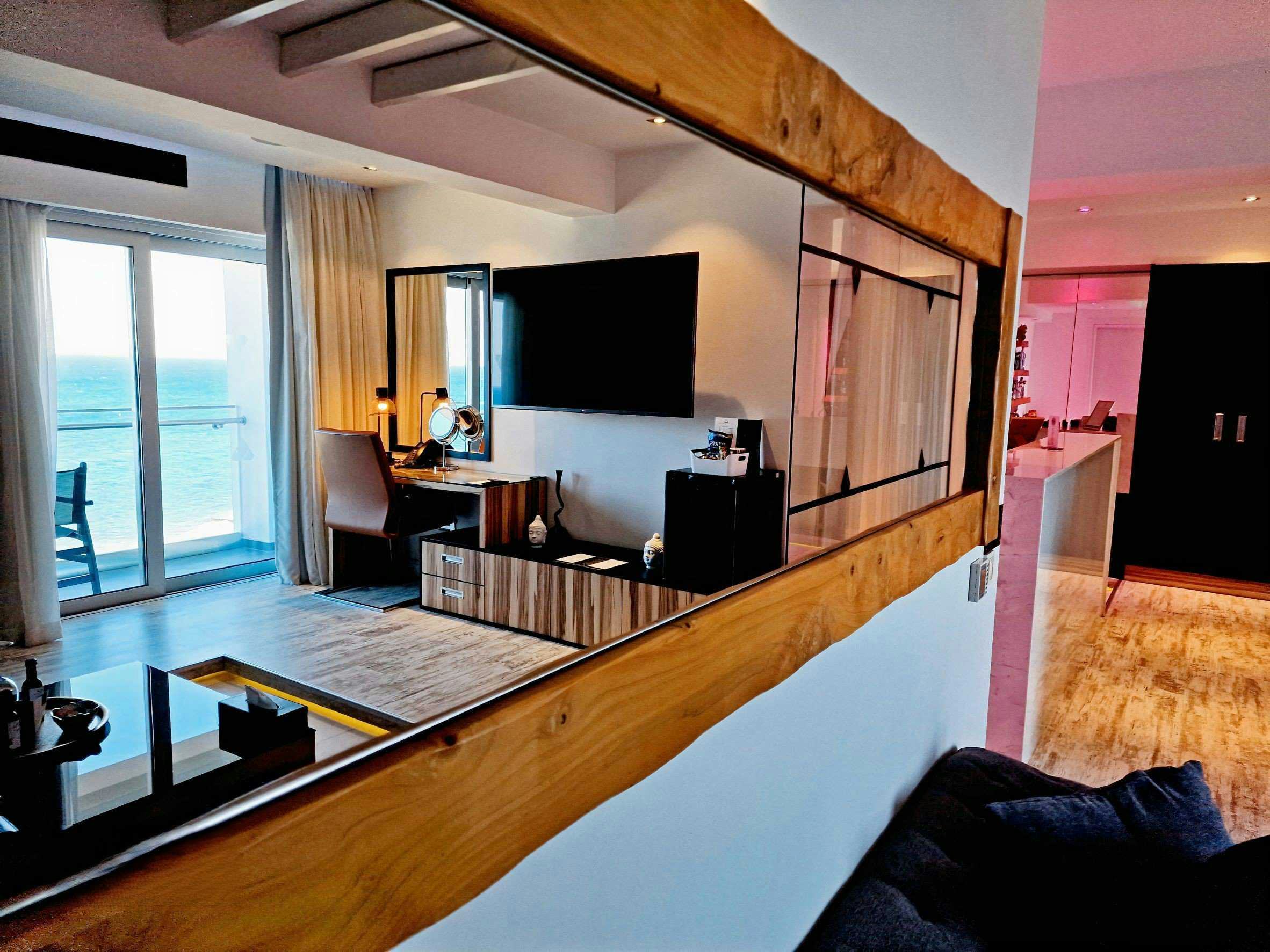 Grand Executive Suite with Front Sea View and Balcony