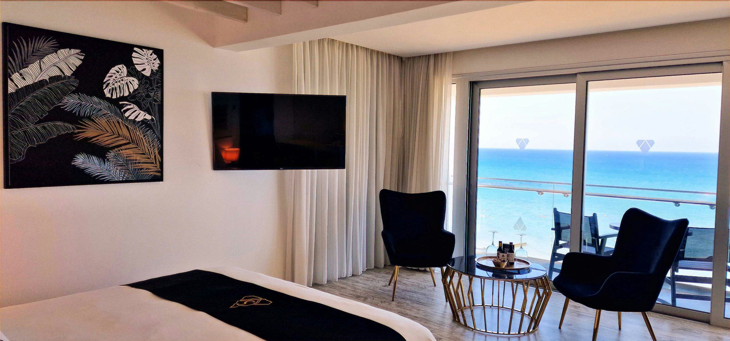 Junior Executive Suite with Front Sea View and Balcony