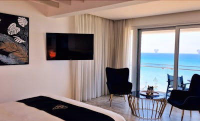 Junior Executive Suite with Front Sea View and Balcony
