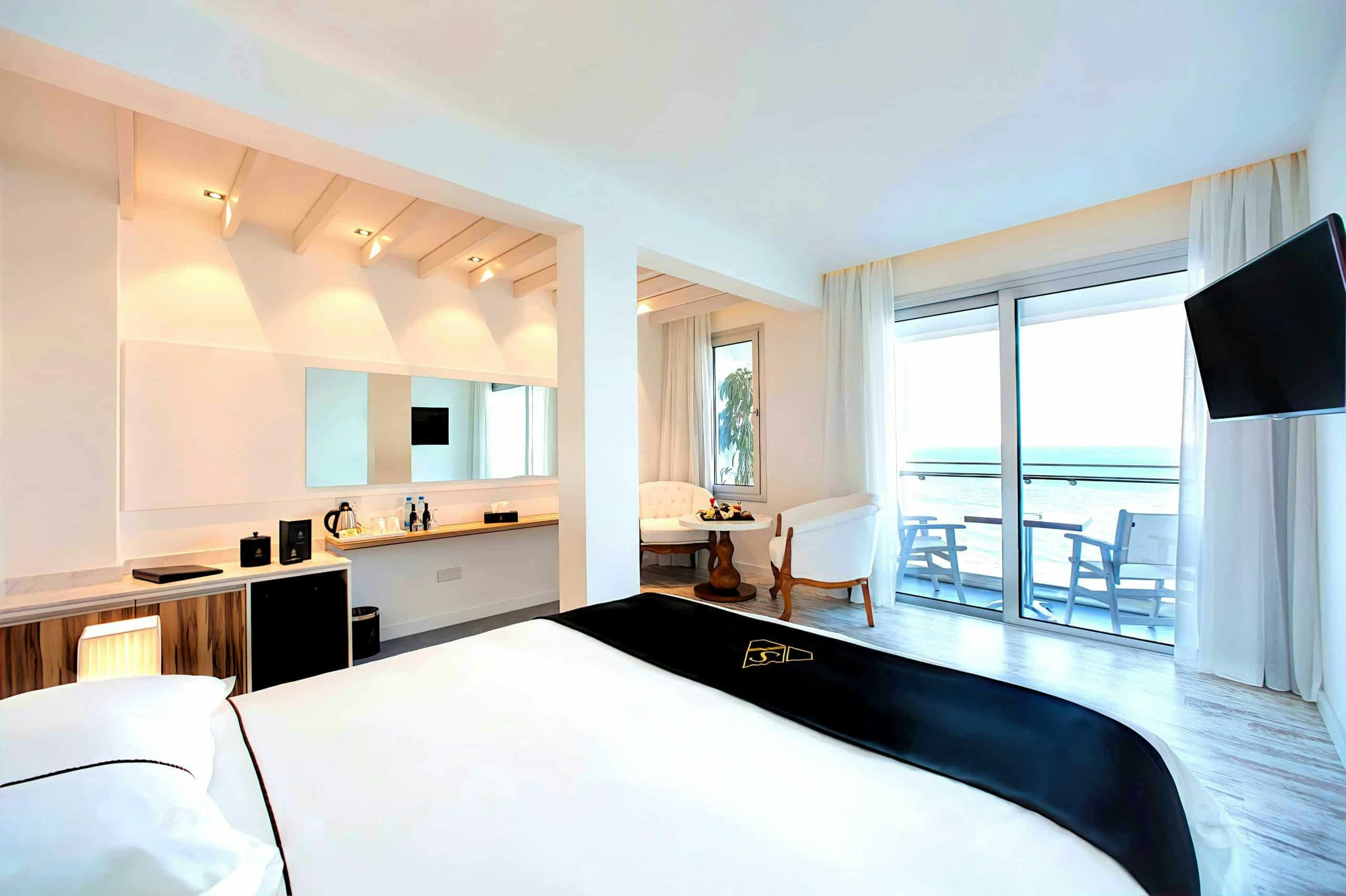 Superior Double/Twin Room with Front Sea View and Balcony