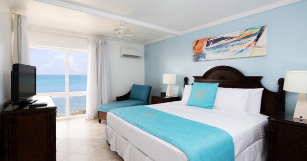 ONE-BEDROOM OCEANFRONT SUITES