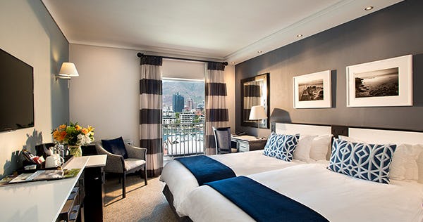 the-commodore-cape-town-executive-twin-or-queen-room-02_876