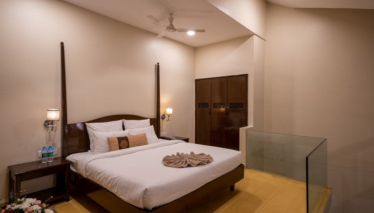 the-crown-goa-duplex-suite_1457