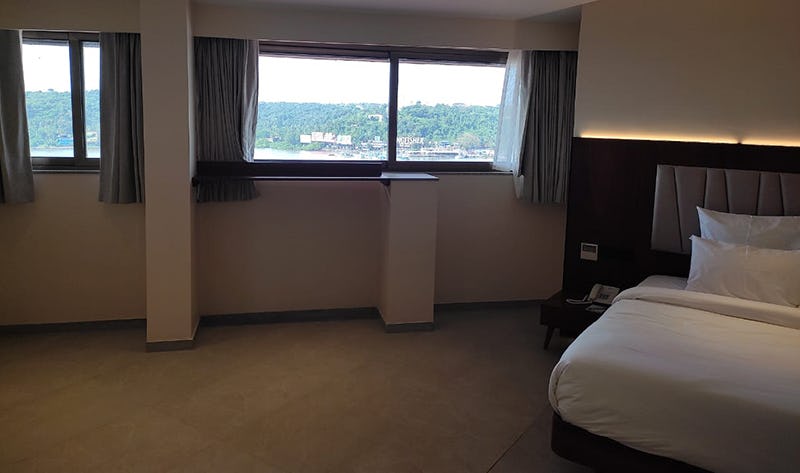 the-crown-goa-premium-riverview-king-room_1457