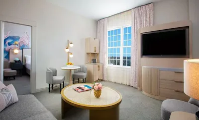 Deluxe One Bedroom King Suite