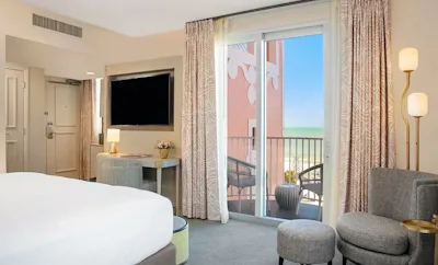 Grand Gulf View King with Balcony