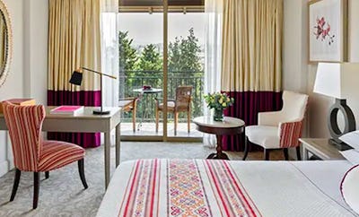 DELUXE BEDROOM – INLAND VIEW