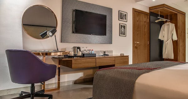 the-first-collection-waterfront-dubai-accessible-room_12393