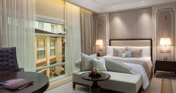 Premier Courtyard Room