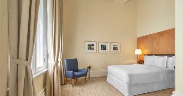 the-fullerton-hotel-sydney-heritage-deluxer-room_1077