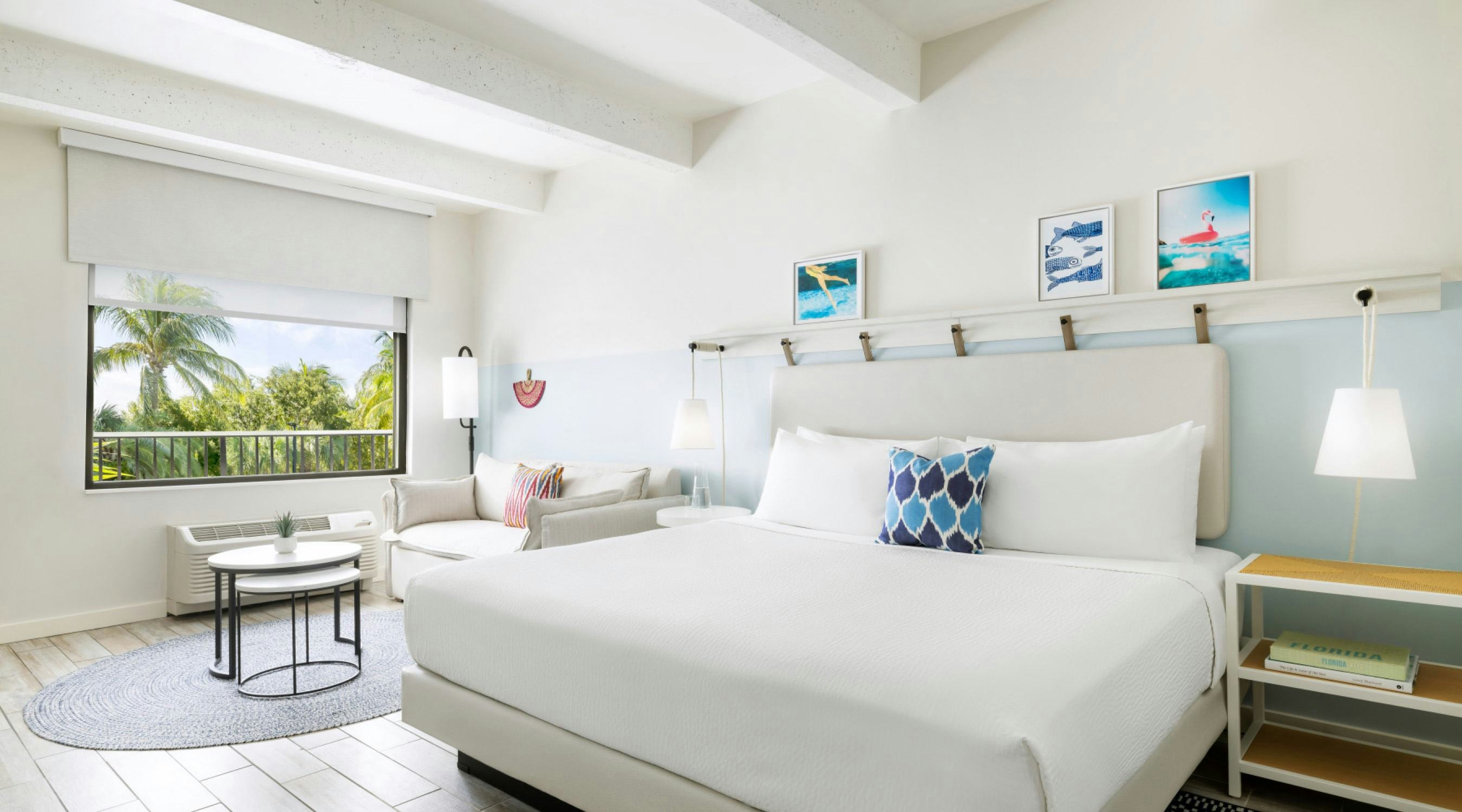 Newly Renovated Garden View King w Roll in Shower