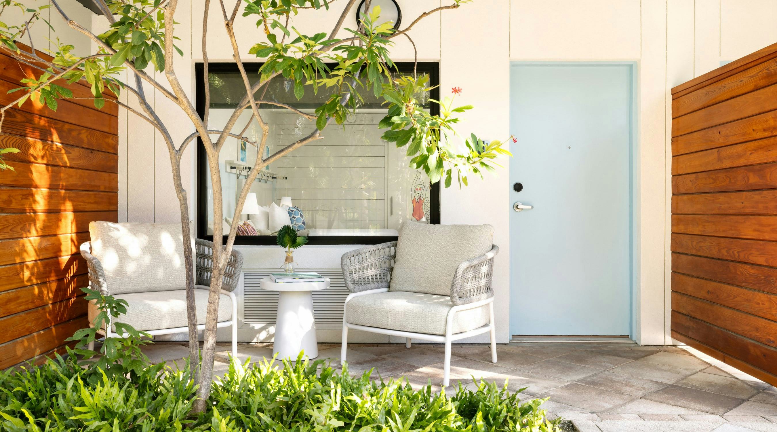 Newly Renovated King with Pool View & Terrace