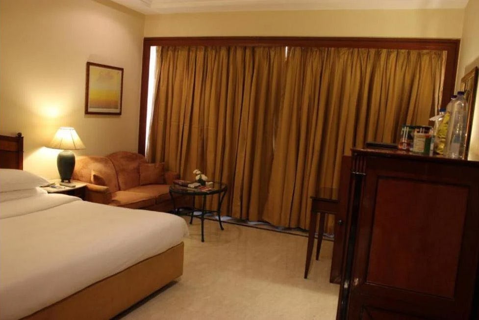 the-hans-hotel-new-delhi-executive-suite-room_1275