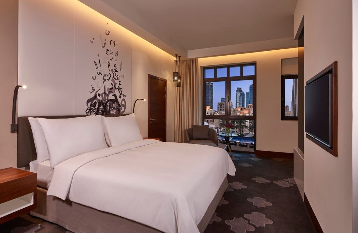 the-heritage-hotel-autograph-collection-dubai-deluxe-pool-view-king_3131