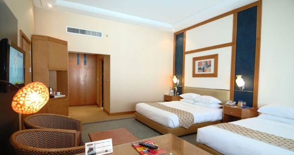 the-juffair-grand-hotel-bahrain-twinbeded-superior-room-01_8024