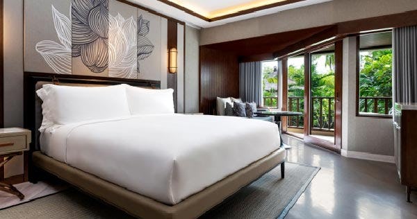 the-laguna-a-luxury-collection-resort-spa-nusa-dua-Bali-deluxe-lagoon-view_381