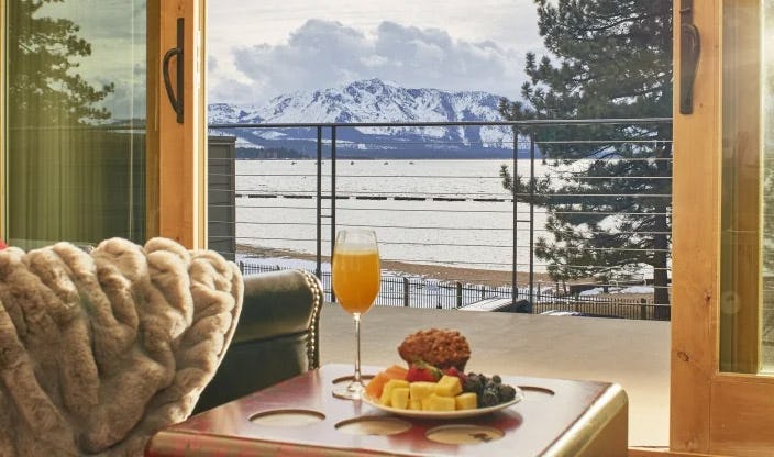 PREMIER LAKE FRONT STUDIO