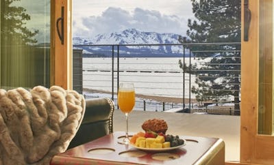 PREMIER LAKE FRONT STUDIO