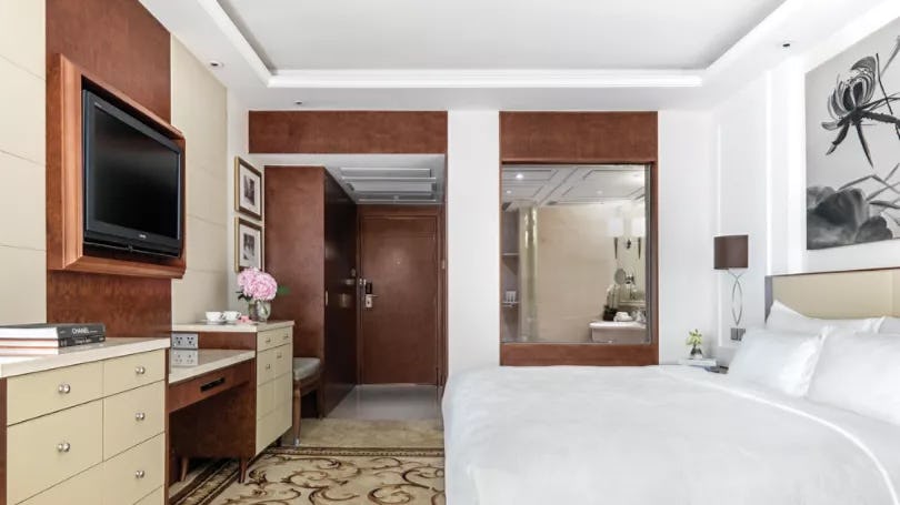 SUPERIOR COURTYARD VIEW ROOM