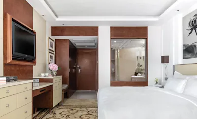 SUPERIOR COURTYARD VIEW ROOM