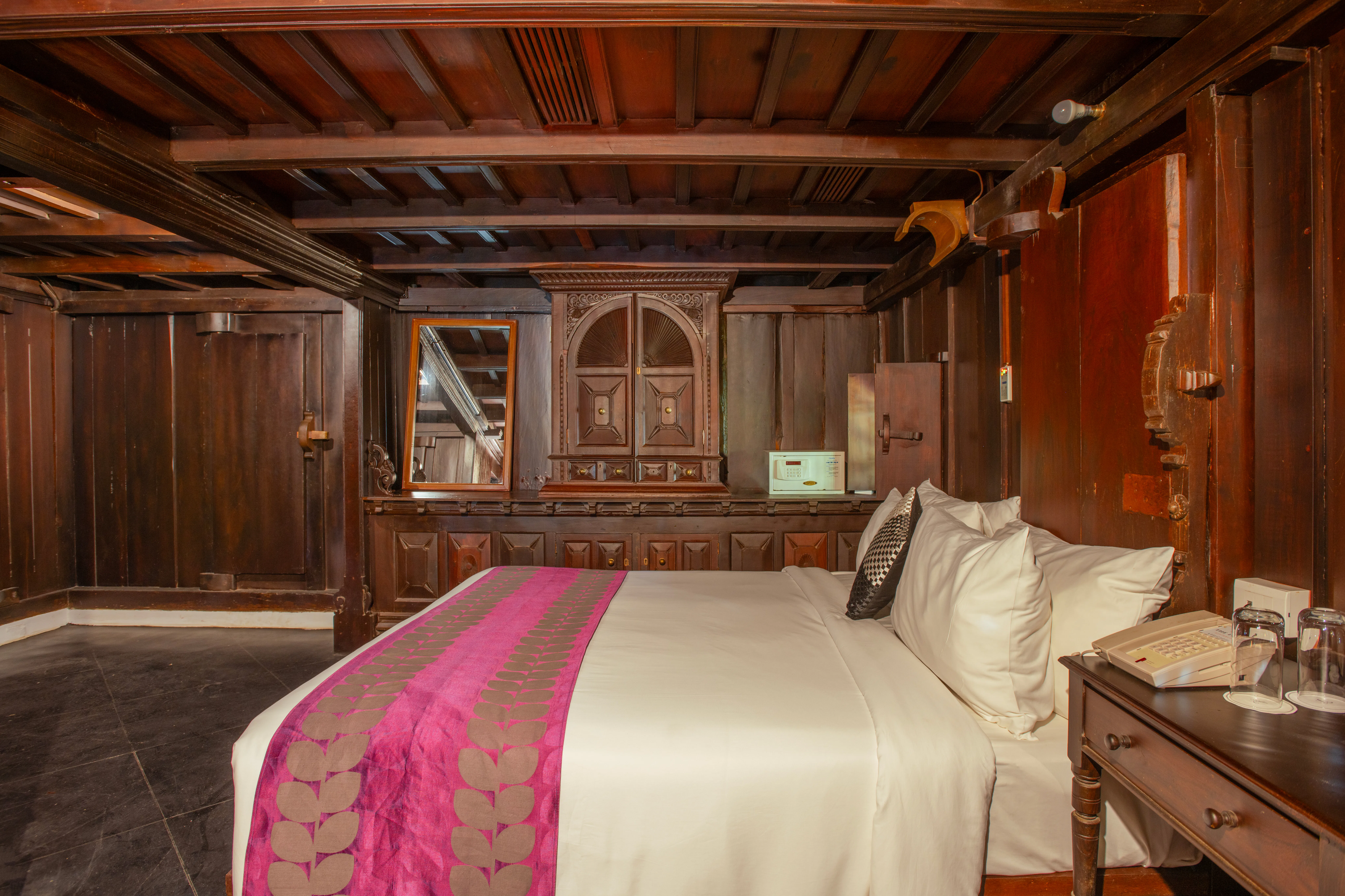 the-leela-ashtamudi-a-raviz-hotel-kollam-erattupetta-cottage_12826