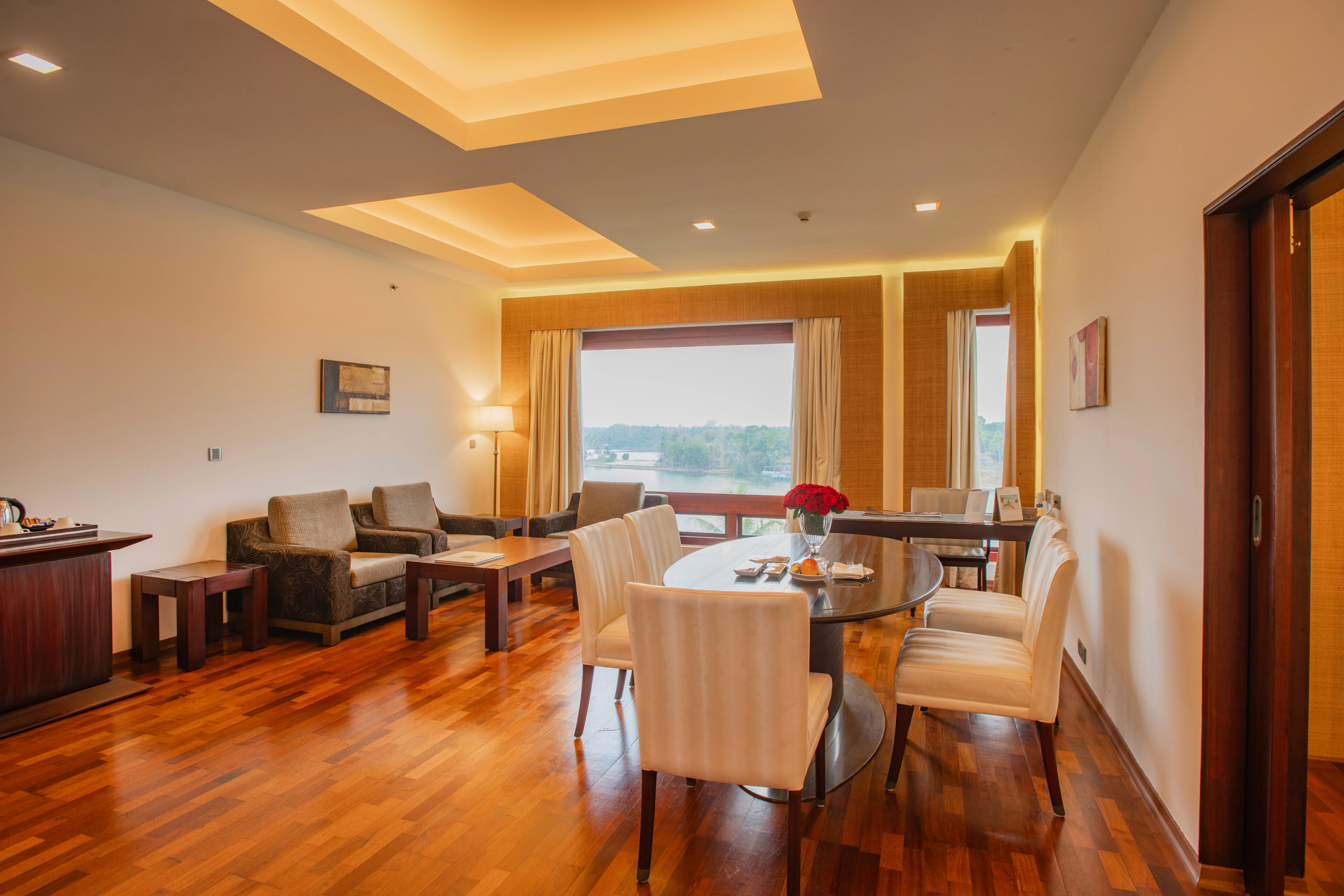 the-leela-ashtamudi-a-raviz-hotel-kollam-royal-suite-with-panoramic-view_12826