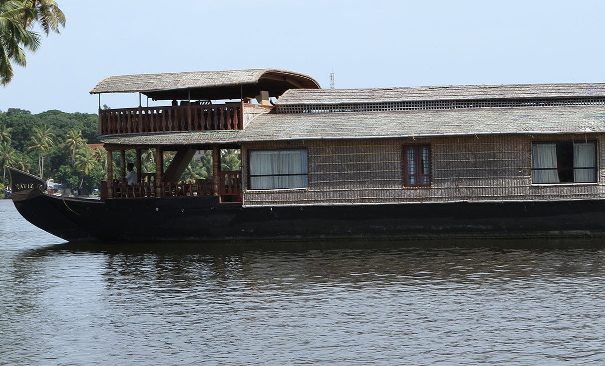 the-leela-ashtamudi-a-raviz-hotel-kovalam-kerala-mahayana-houseboat-01_12826